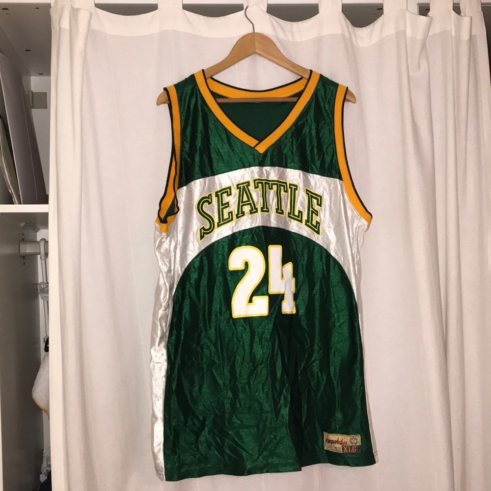 Signed Desmond Mason Sonics Jersey